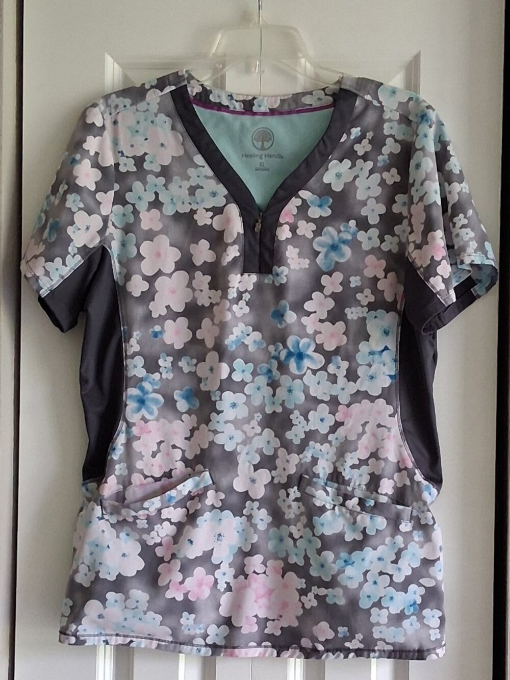 Healing Hands Dreamy Days Floral 3-Pocket Y-Neck Floral Scrub Top Womens Size XL